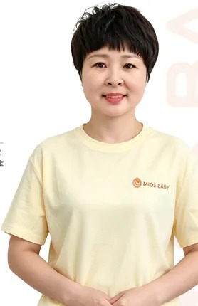 关老师的简历形象照